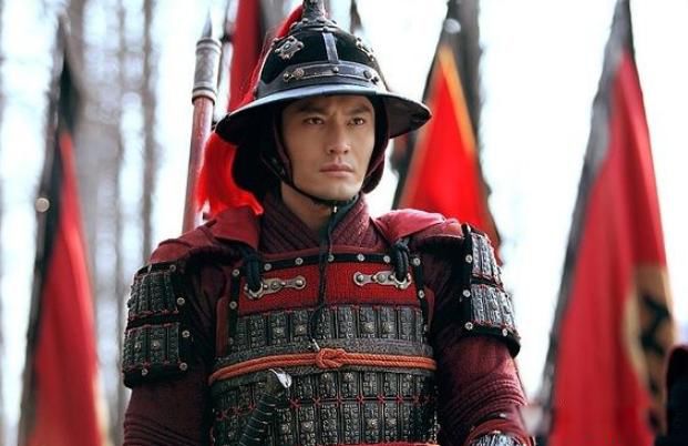 岳飞墓前原本跪着5个人,如今只剩下4个,是谁不用跪了?