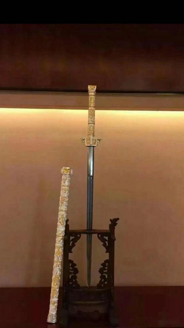 孙殿英盗墓时为何扒掉慈禧太后的裤子 所有行动都是为了钱