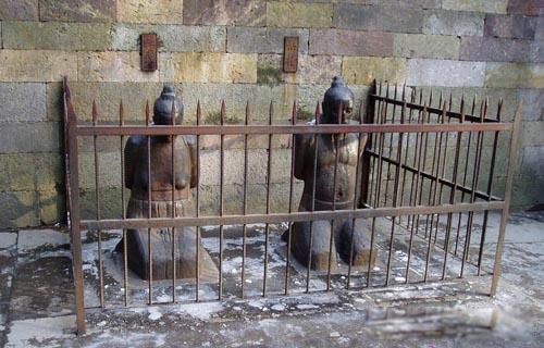 ����Ĺǰ�����������һ�� �����������˭