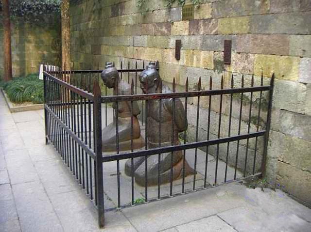 ����Ĺǰ�����������һ�� �����������˭