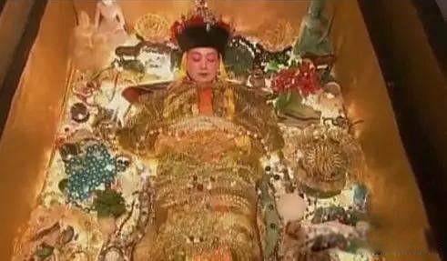 真实的慈禧太后的陵墓被盗剩红短裤 值钱的东西都要拿走