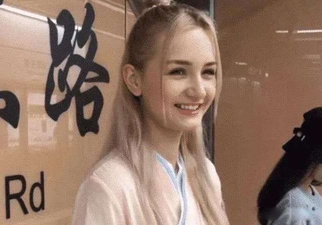 ����˹ΪʲôŮ����ô�� �г���һ������ķ�ӳ