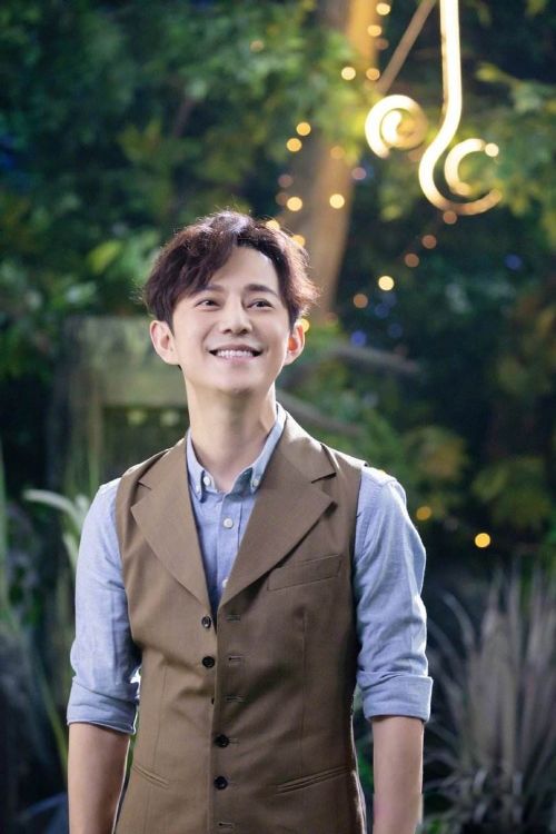 何炅结婚了没有 曾经当面回应过自己没有结婚