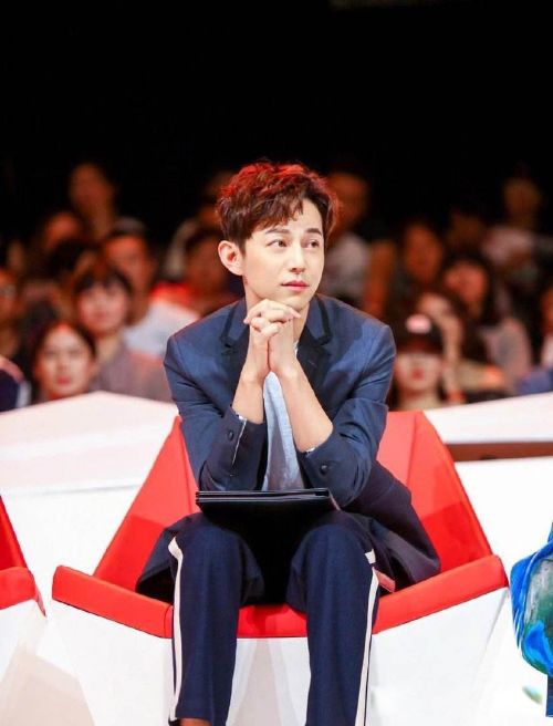 何炅结婚了没有 曾经当面回应过自己没有结婚