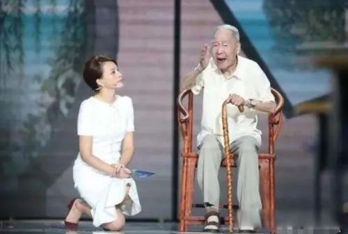 杜海涛下跪权志龙 跪韩国娱乐明星跪丢了风骨