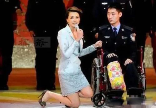 杜海涛下跪权志龙 跪韩国娱乐明星跪丢了风骨