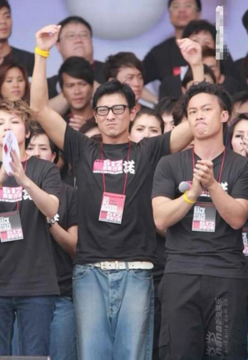 杜海涛下跪权志龙 跪韩国娱乐明星跪丢了风骨