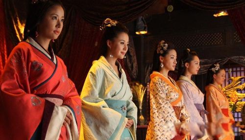 ��ʼ��һ���м������� ���Ļʺ���˭��