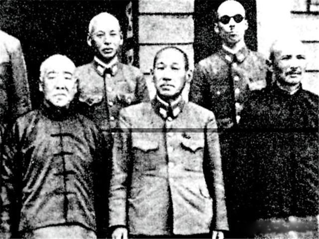 ���Ӣ������ı������ȥ���� һ�����л�����߹���Ա