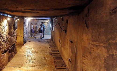 �ܲٵ���˭��Ĺ ������ľ�����Т�����������Ĺ