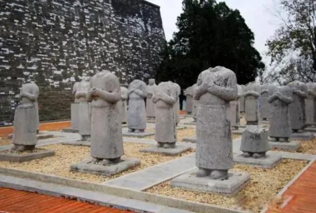 武则天简介及生平事迹 墓前61个无头石像是怎么回事