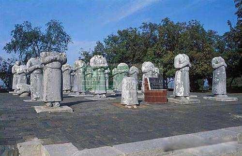 武则天简介及生平事迹 墓前61个无头石像是怎么回事