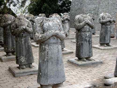 武则天简介及生平事迹 墓前61个无头石像是怎么回事