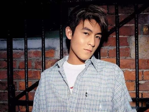 ���˲���Ů�˲��� �ü�����ȼ�������е�����