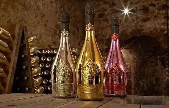 秦奋和王斯聪谁厉害 对比一下二人到底谁有钱