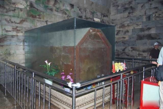 ���Ӣ��ĹʱΪ�ΰǵ�����̫��Ŀ��� �����³������