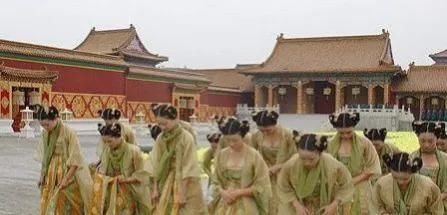 ��ѳ�������صĳ��� �����ں���֮��