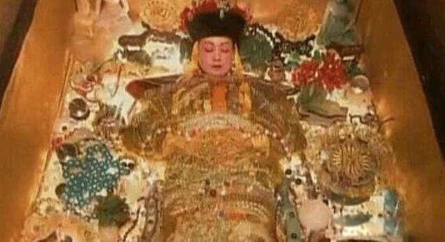 孙殿英东陵盗的宝物最后去哪了 大部分流落海外