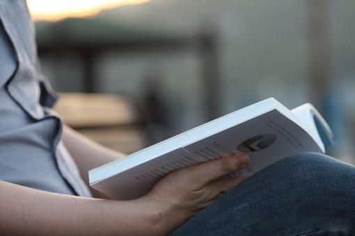 读书无用论驳论文 不读书你拼的是运