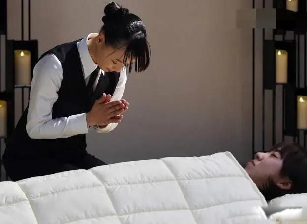 ���ǹ�̧ʬ��һ��800����� ����������������������