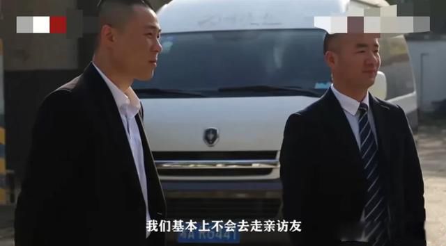 ���ǹ�̧ʬ��һ��800����� ����������������������