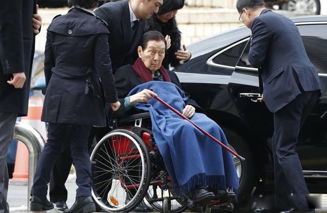 �����Ʒ���Ů���ǵ����ж�ֲ� ���ܼ������Ƕ������