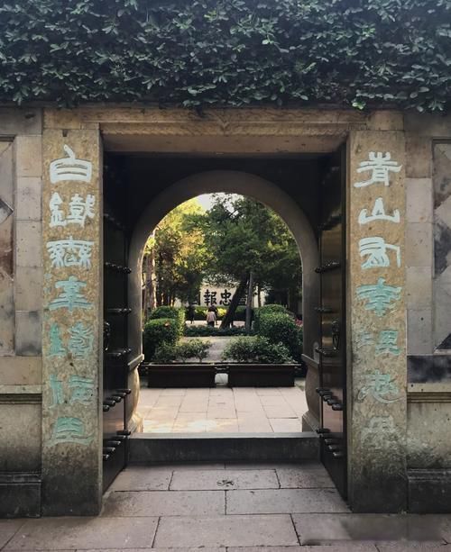 ����Ĺǰ�����������һ�� ��������ֽ����꼭