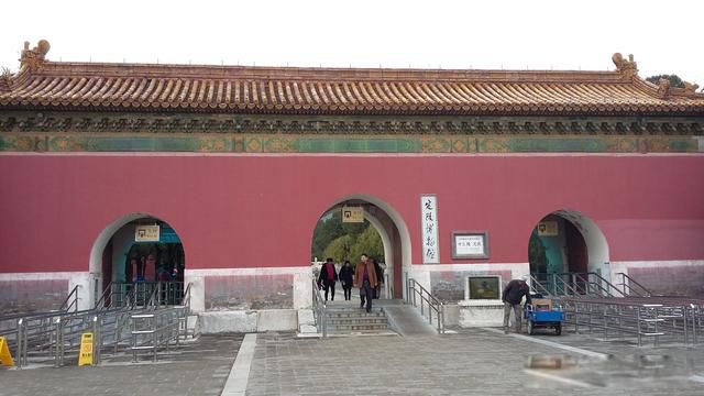 ������˭����Ĺ ���ºܶ������������