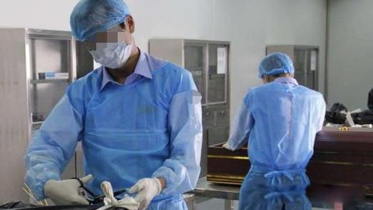殡仪馆抬尸工多少钱一天 收入比入敛师还要高很多