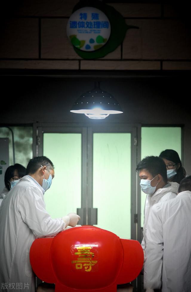 殡仪馆抬尸工多少钱一天 收入比入敛师还要高很多