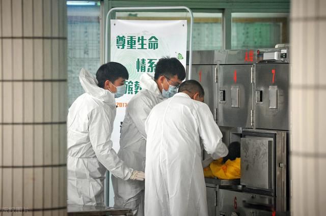 殡仪馆抬尸工多少钱一天 收入比入敛师还要高很多