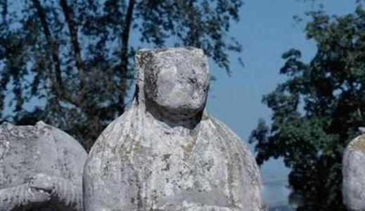61具无头石像 乾陵前的无头守灵人