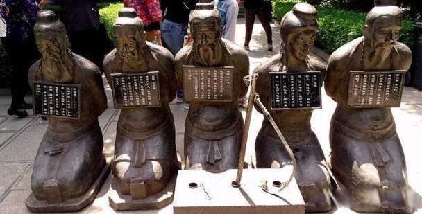 岳飞墓前跪五个人是谁 都是害死岳飞的凶手和帮凶