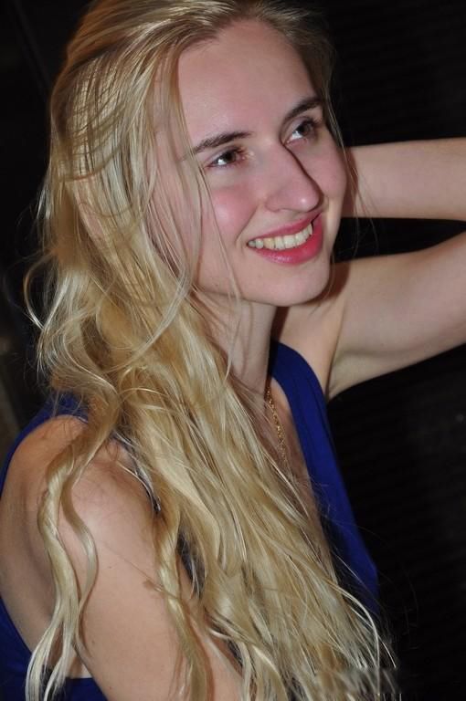 俄罗斯女人有狐臭啊 有的美女只有少许的臭味