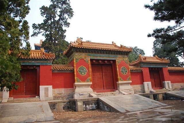 ʮ������˭��Ĺ�� Ϊʲô����ֻ��������ʮ����