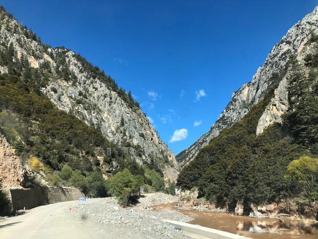 自驾游去西藏川藏线和青藏线哪个更安全 给您几点建议