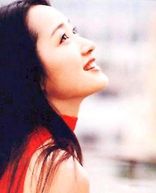 杨钰莹的红楼事件是怎么回事 主要是与赖氏兄弟有关系