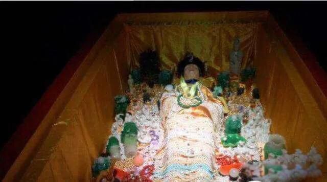 孙殿英东陵盗的宝物最后去哪了 谈谈分析和看法