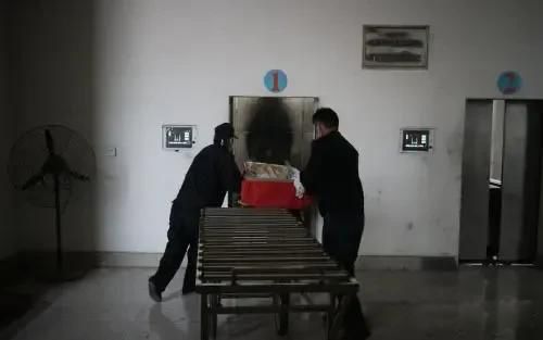 ���᳡��¯��ҽ���Ϊʲô ʬ��𻯕r������������