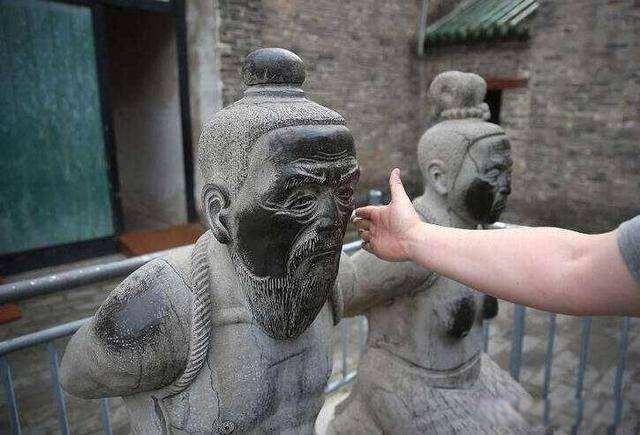 ����Ĺǰ��4������˭ ���ĸ��˼���С��