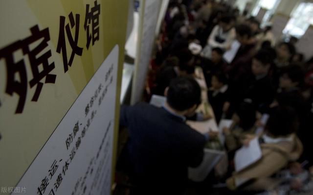 ���ǹ�̧ʬ����Ƹ������� ������˹����ʵ�ȷ�ܸ�