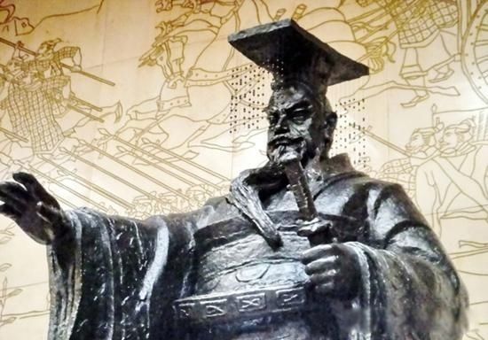 ��ʼ���м�λ���˺ͺ��� 33����Ů�³�����