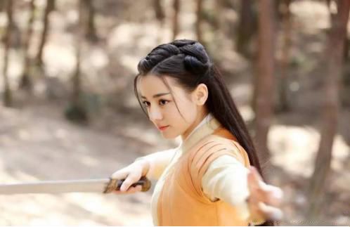 ��ʼ���м�λ���˺ͺ��� 33����Ů�³�����