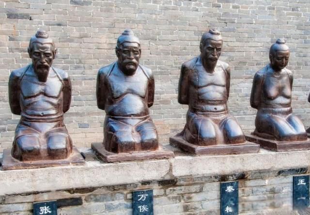 岳飞墓前跪五个人是谁 最早的跪像在明朝出现