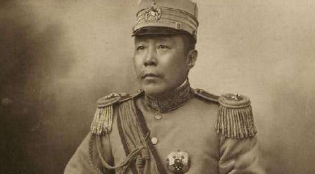 是抵抗清军时满门殉国,并没有后人一说,所以孙殿英并不是孙承宗后人