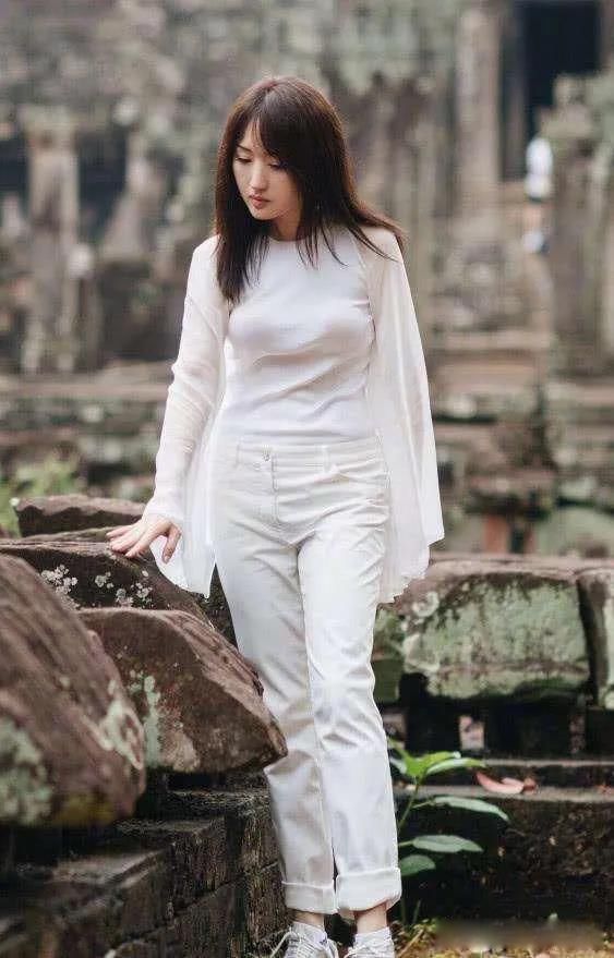 杨钰莹为什么叫岗岗 她的父母是在江西的石岗村相识相恋