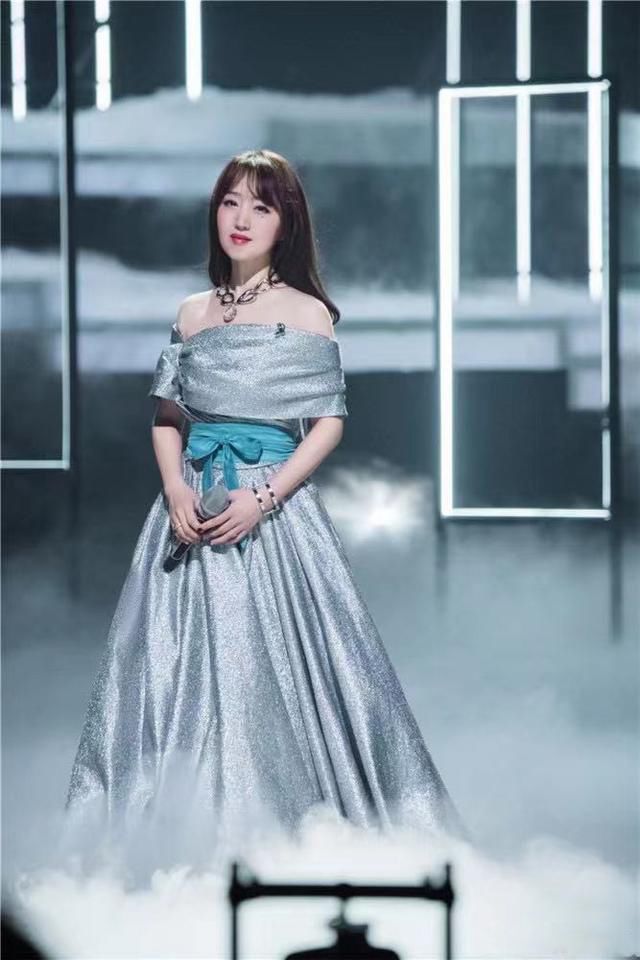 杨钰莹为什么叫岗岗 她的父母是在江西的石岗村相识相恋