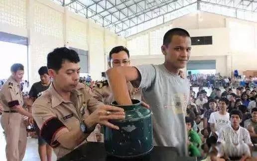 ̩����Ϊʲô��Ը�⵱�� �����ֳ�����Ů������