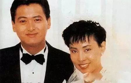 周润发为什么不生儿育女 据说有过一个孩子