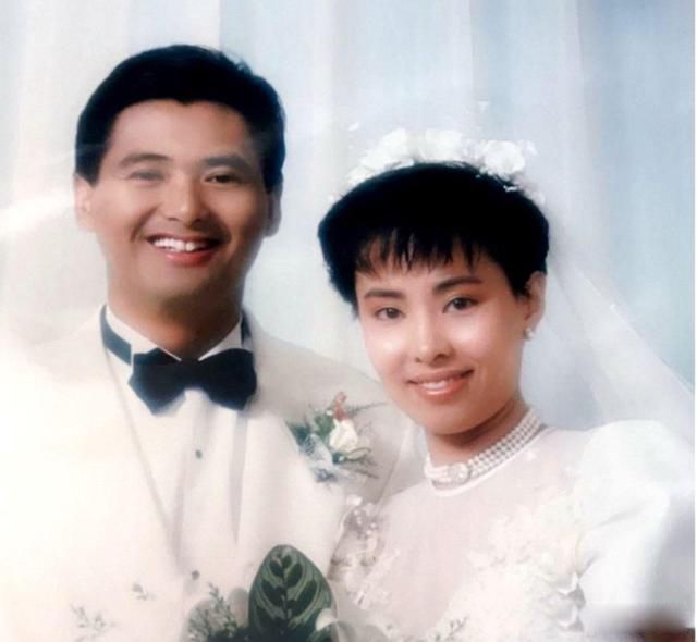 周润发为什么不生儿育女 据说有过一个孩子